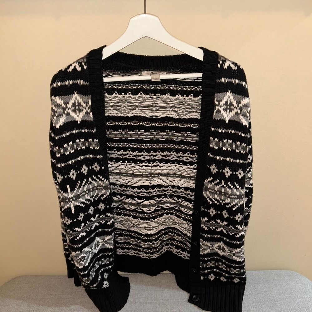 G.H. Bass & Co. chunky knit cardigan geometric pattern